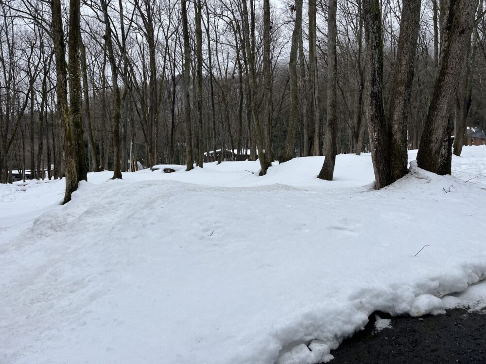 雪景色のキャンプ場