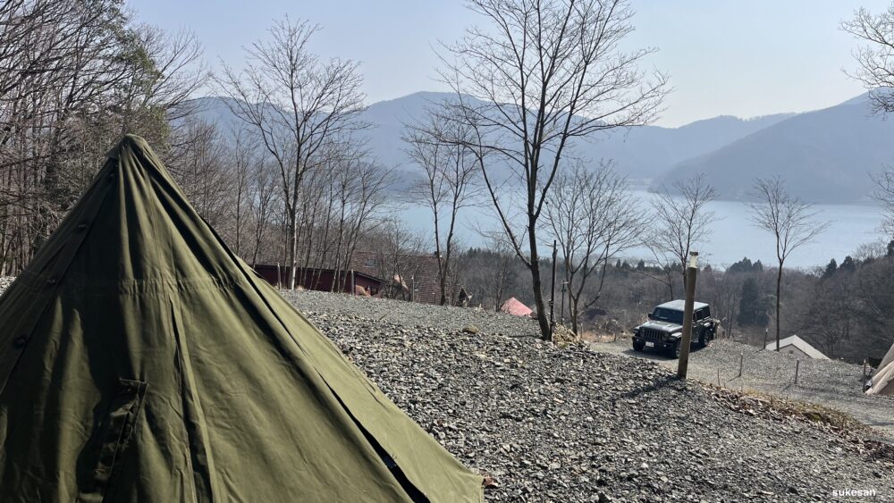 琵琶湖とテント