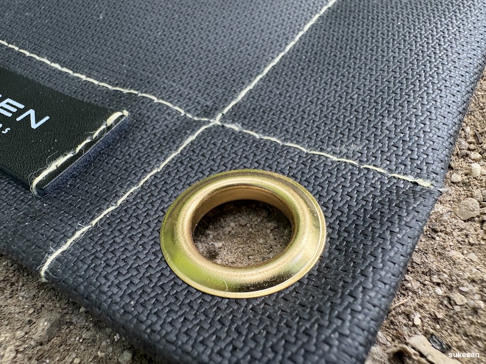 ZEN Campsマットの角のクローズアップ

