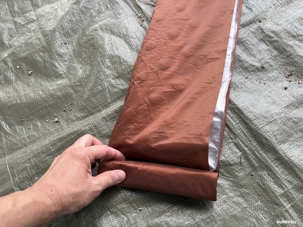コンパクト収納のためのマット巻き作業